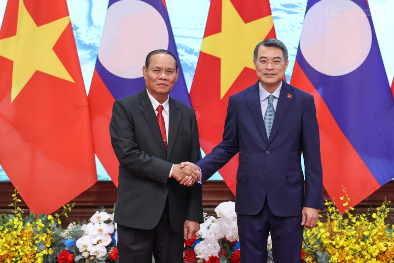 Lào quyết tâm cùng Việt Nam gìn giữ, vun đắp và phát huy mối quan hệ hữu nghị vĩ đại
